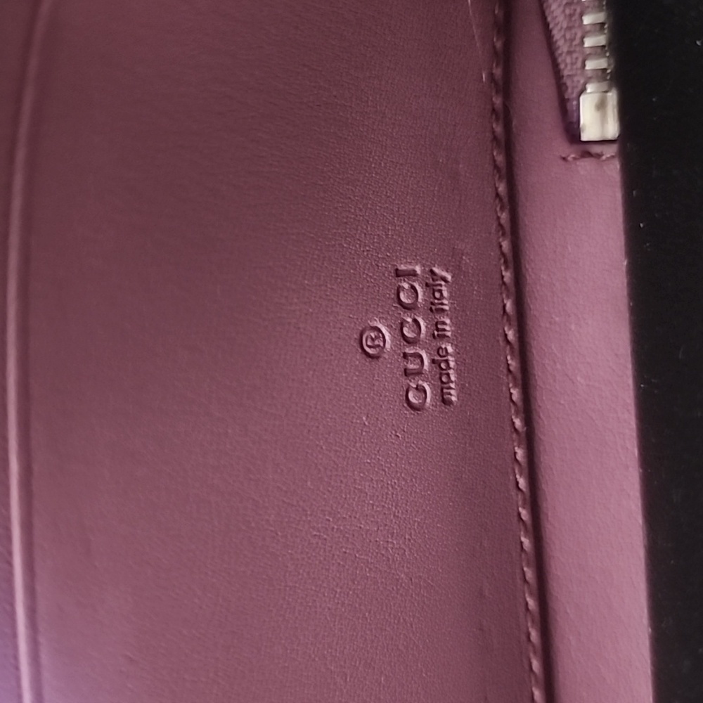Gucci Lilac Embossed Wallet - Picture 10 of 11